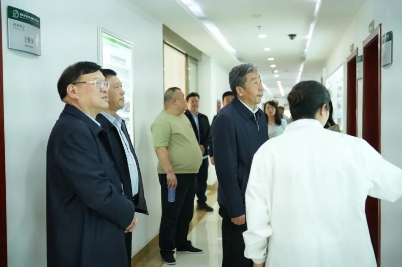 山西省供銷(xiāo)合作社聯(lián)合社黨組書(shū)記、理事會(huì)主任高建軍一行蒞臨公司調(diào)研指導(dǎo)